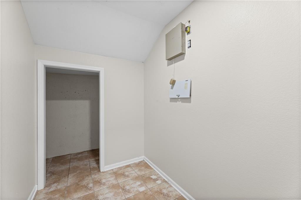 5245 Overland Drive Unit: B27