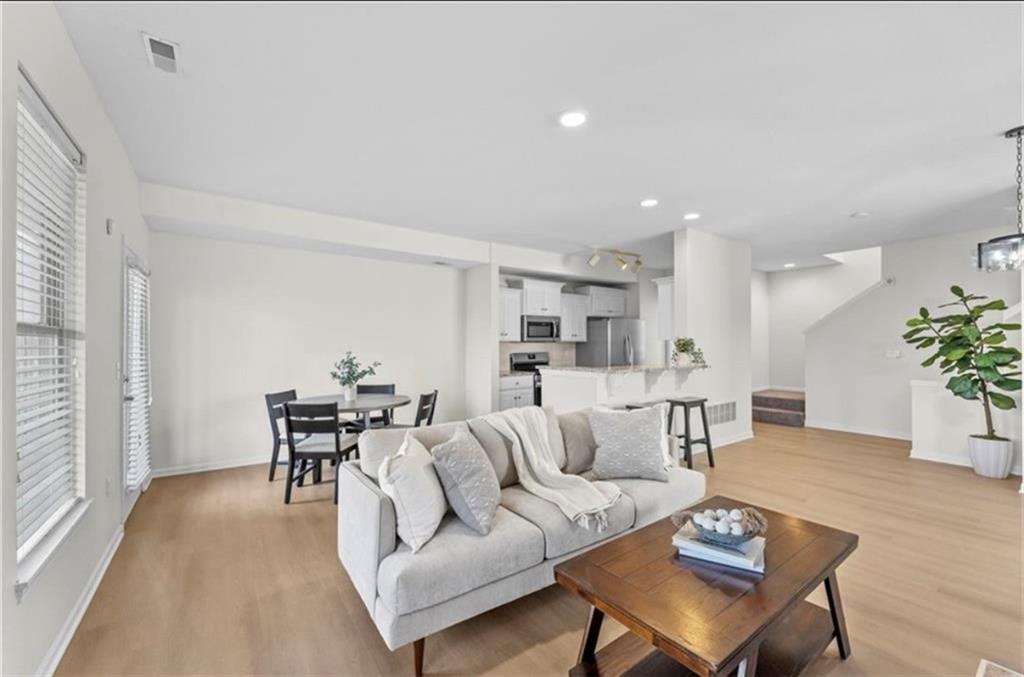 5245 Overland Drive Unit: B27
