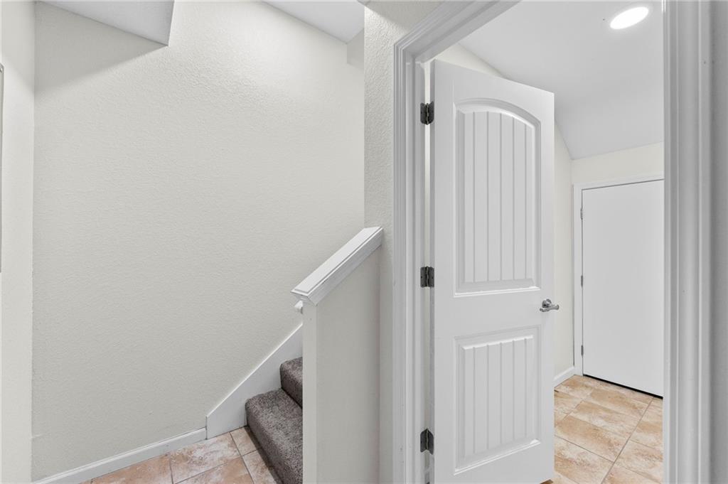 5245 Overland Drive Unit: B27