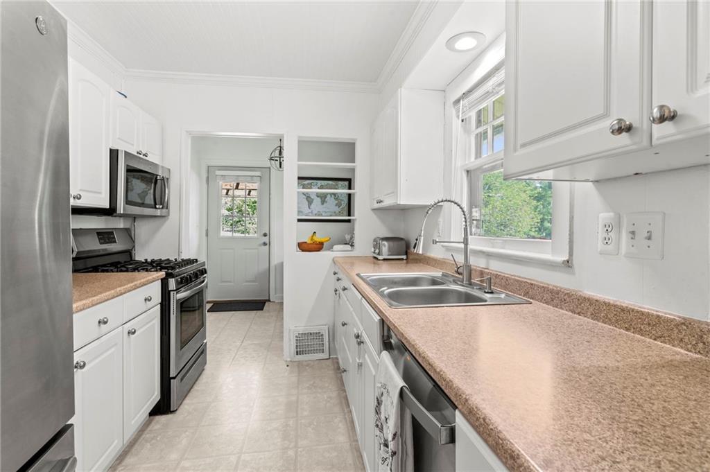 18 E 72nd Street