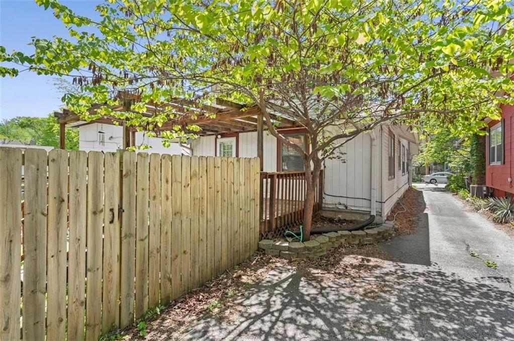 18 E 72nd Street