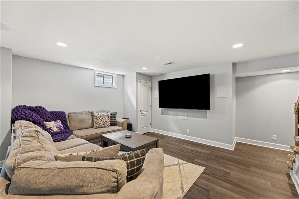 15915 S Avalon Street