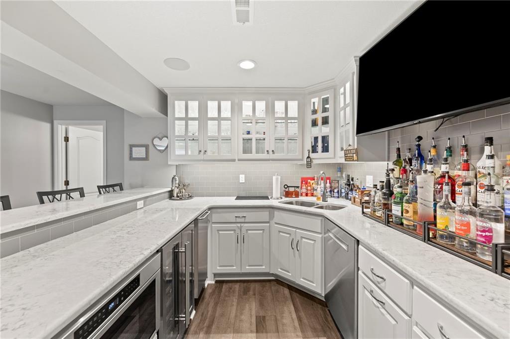 15915 S Avalon Street