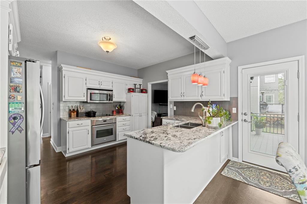 15915 S Avalon Street