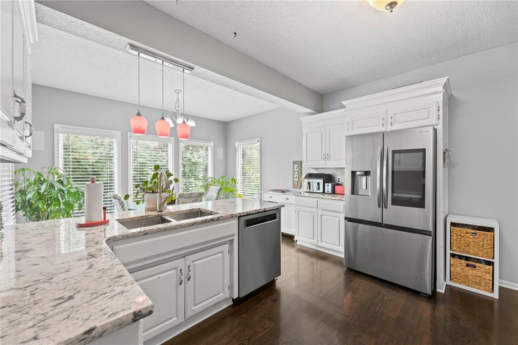 15915 S Avalon Street