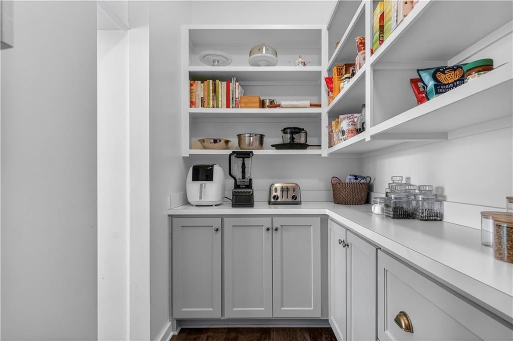 16404 Rosehill Street