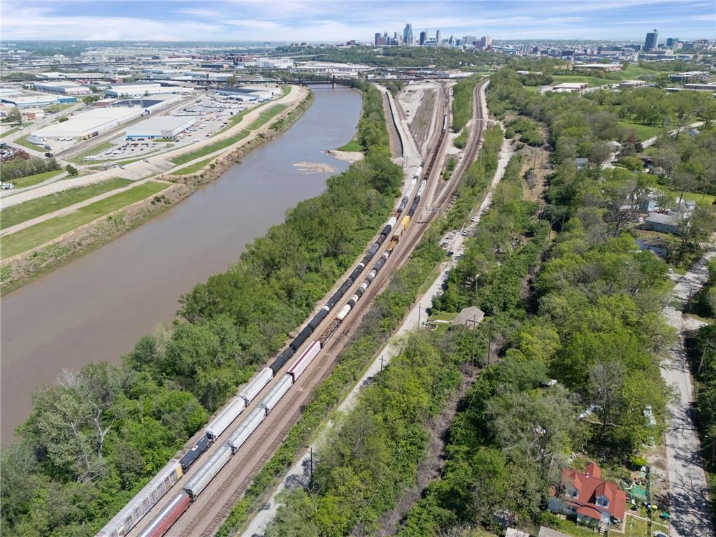 573 Metropolitan Avenue