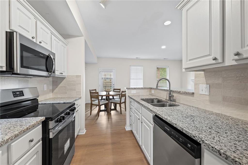 5245 Overland Drive Unit: B22