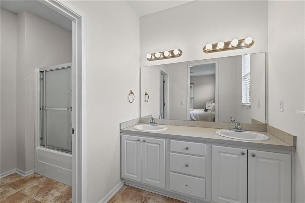 5245 Overland Drive Unit: B22