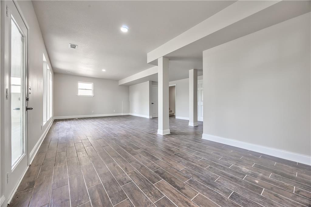 1172 WHITE OAK Lane
