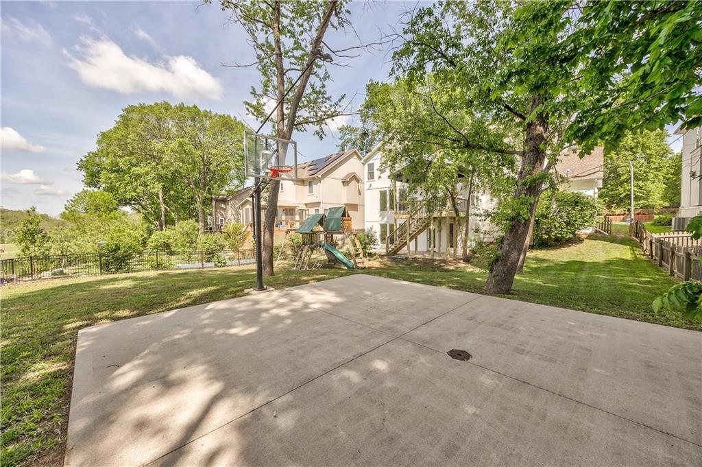 1172 WHITE OAK Lane