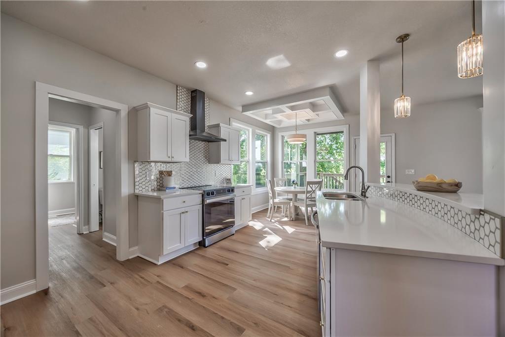 1172 WHITE OAK Lane