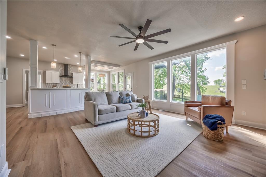 1172 WHITE OAK Lane