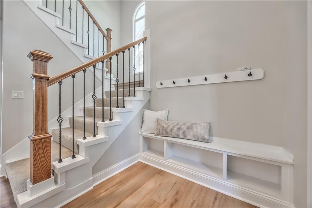 1172 WHITE OAK Lane