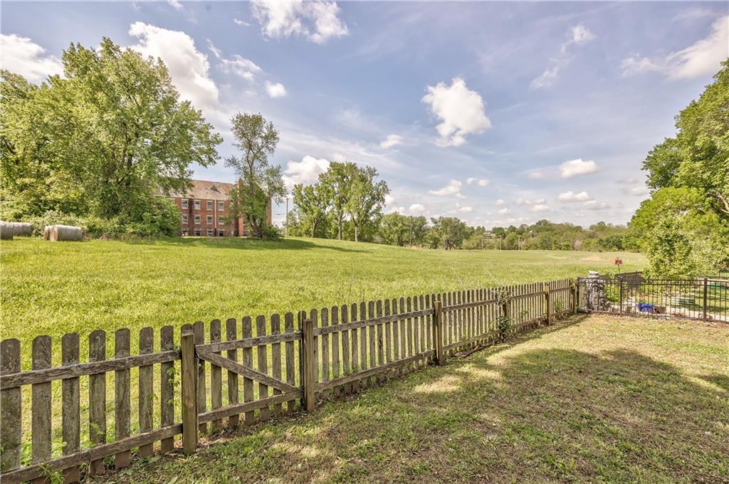 1172 WHITE OAK Lane