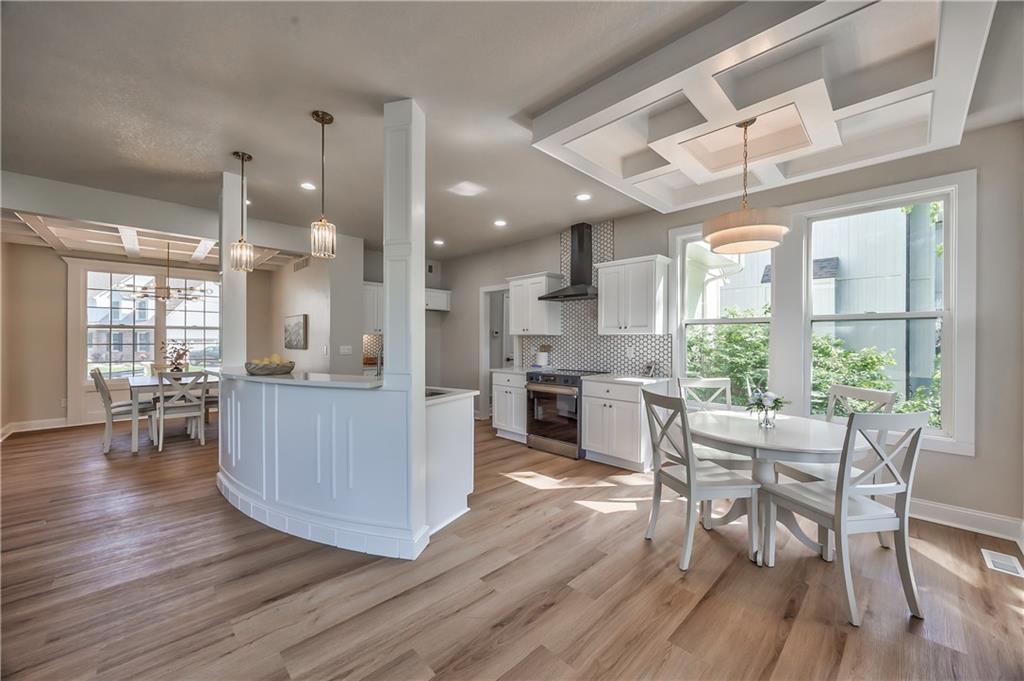1172 WHITE OAK Lane