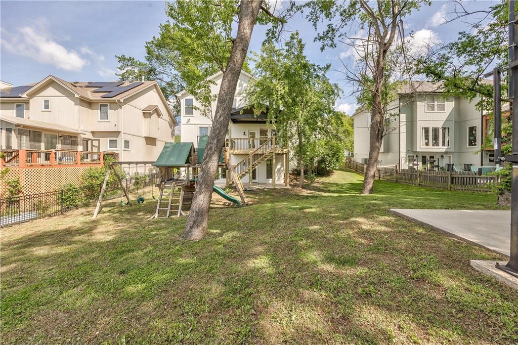 1172 WHITE OAK Lane