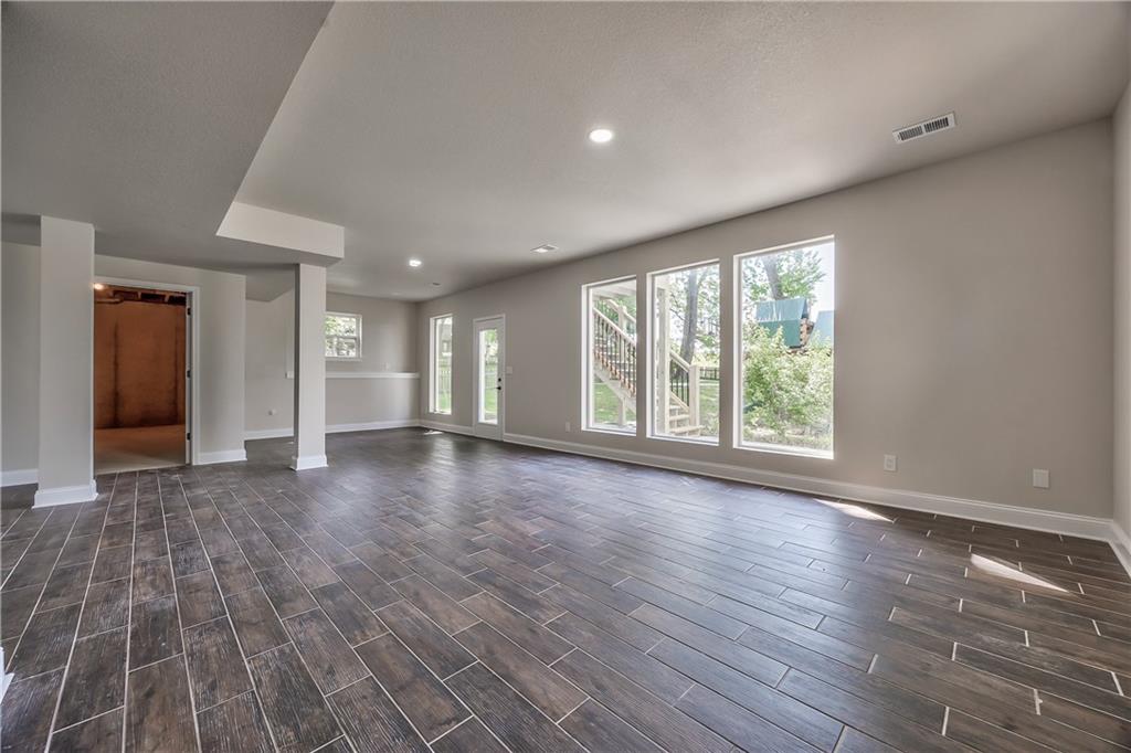 1172 WHITE OAK Lane