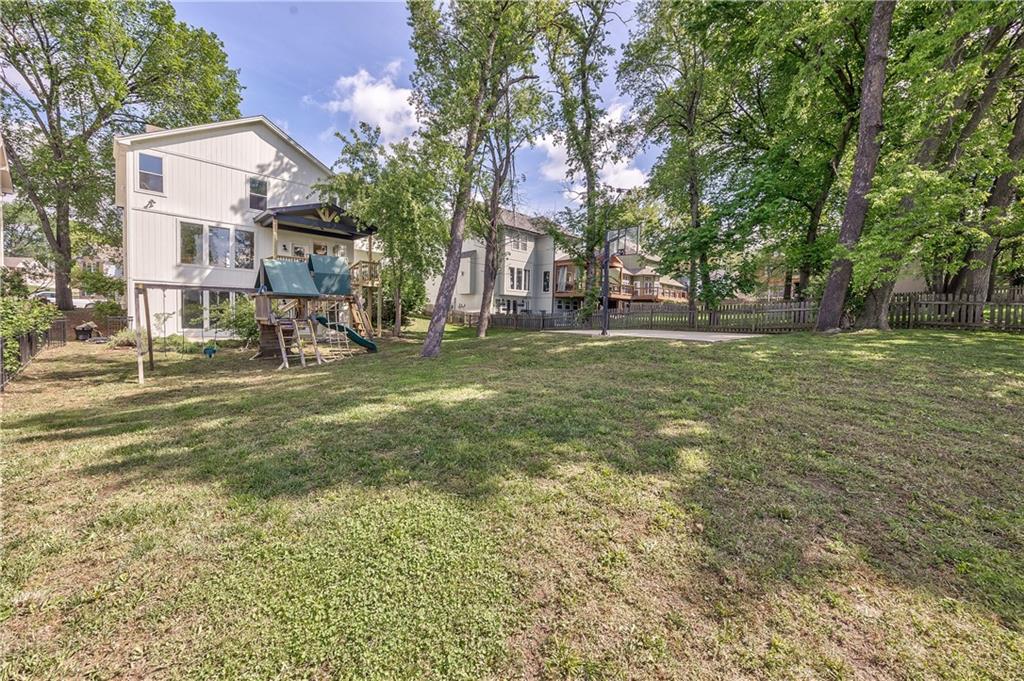 1172 WHITE OAK Lane