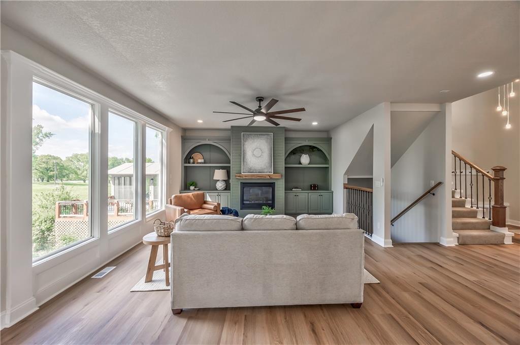 1172 WHITE OAK Lane