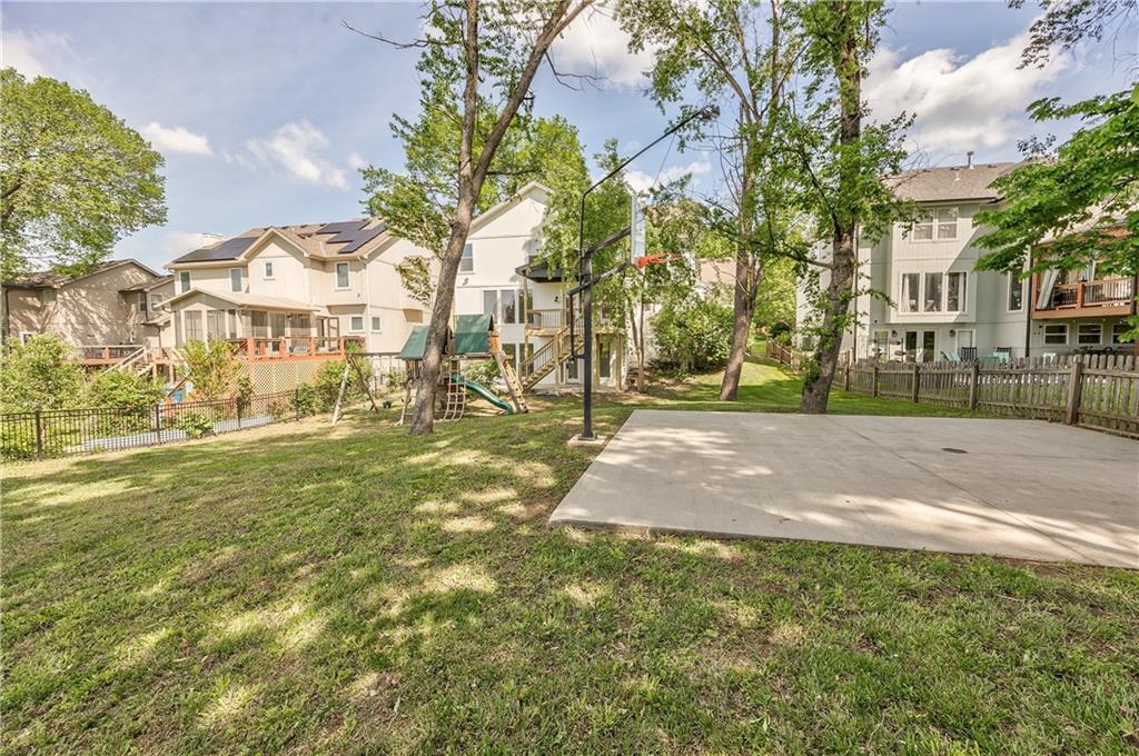 1172 WHITE OAK Lane