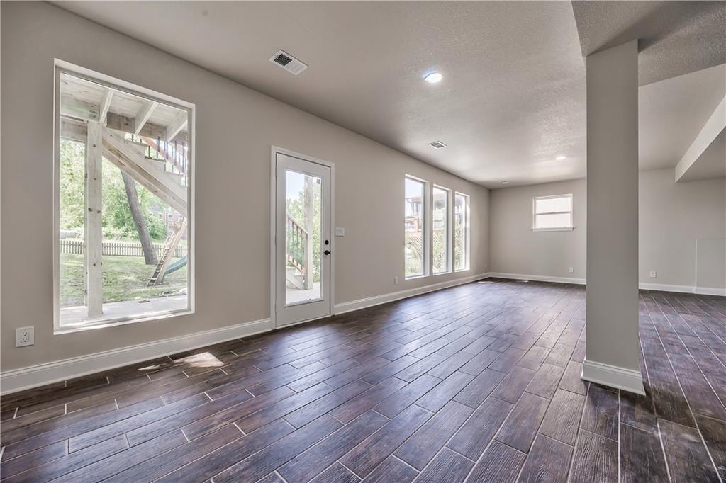1172 WHITE OAK Lane