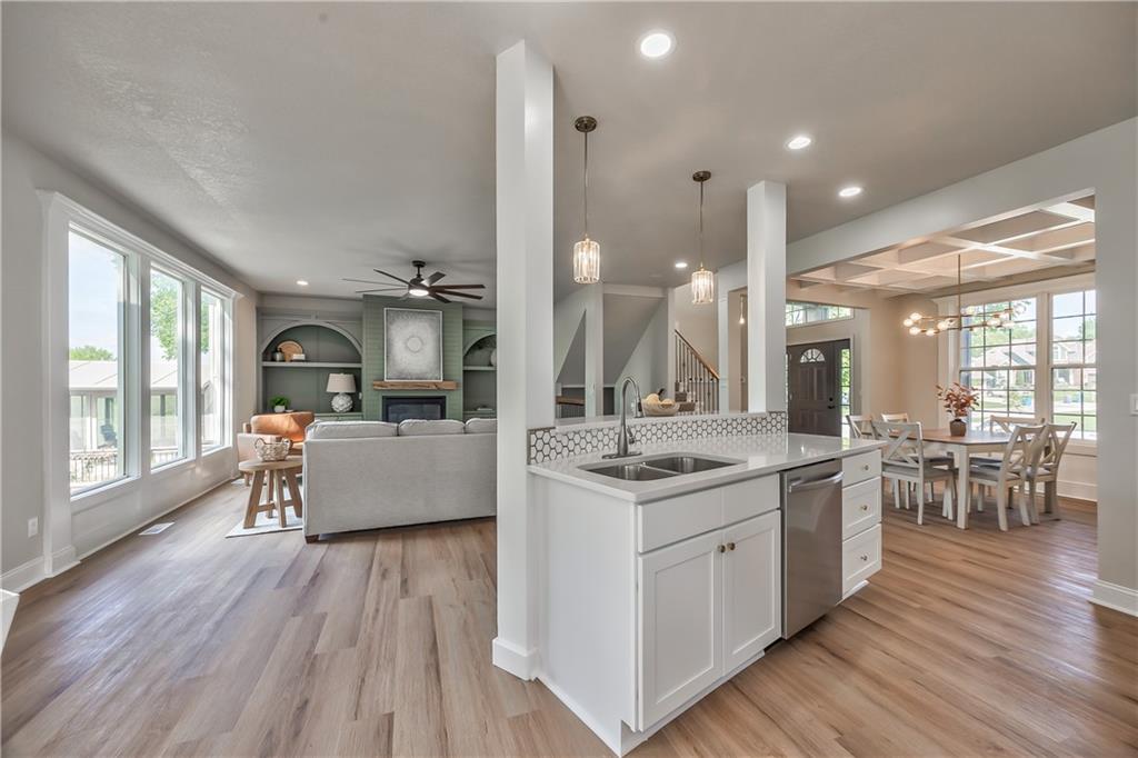1172 WHITE OAK Lane