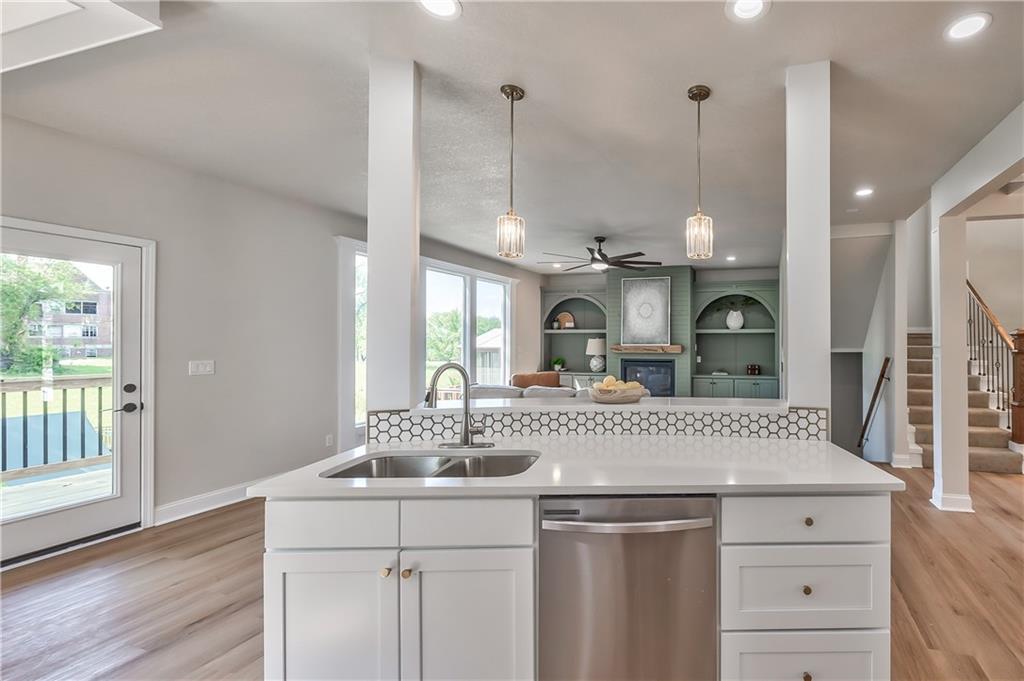 1172 WHITE OAK Lane