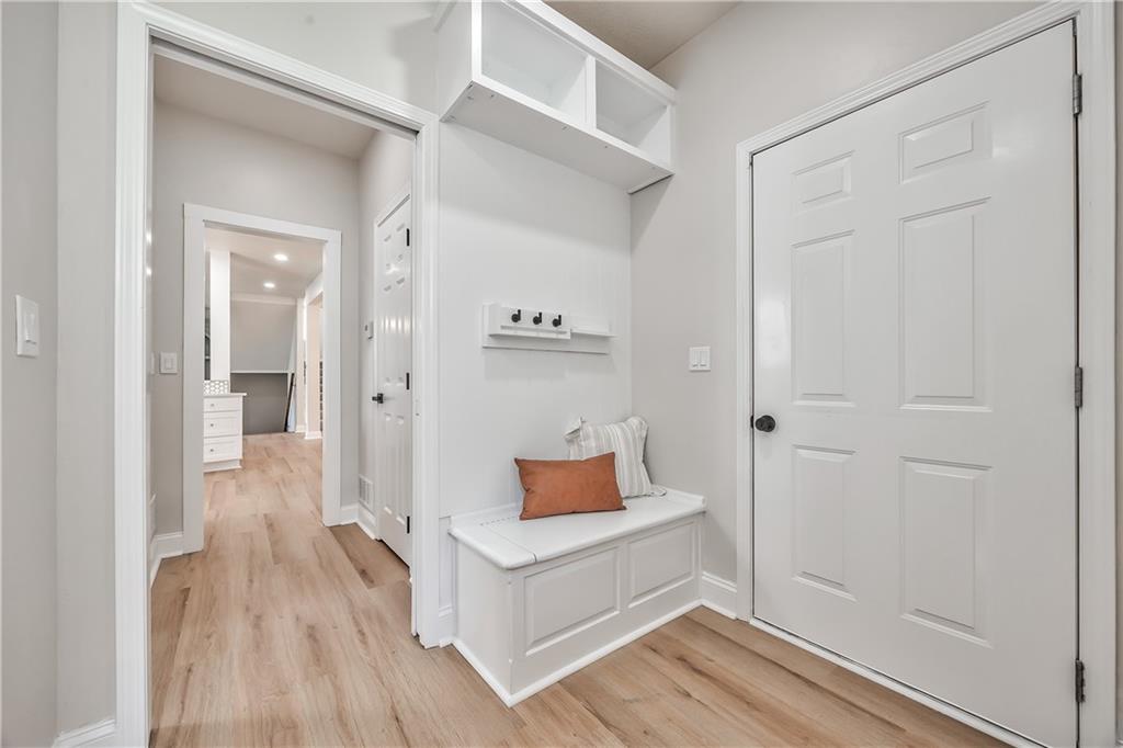 1172 WHITE OAK Lane