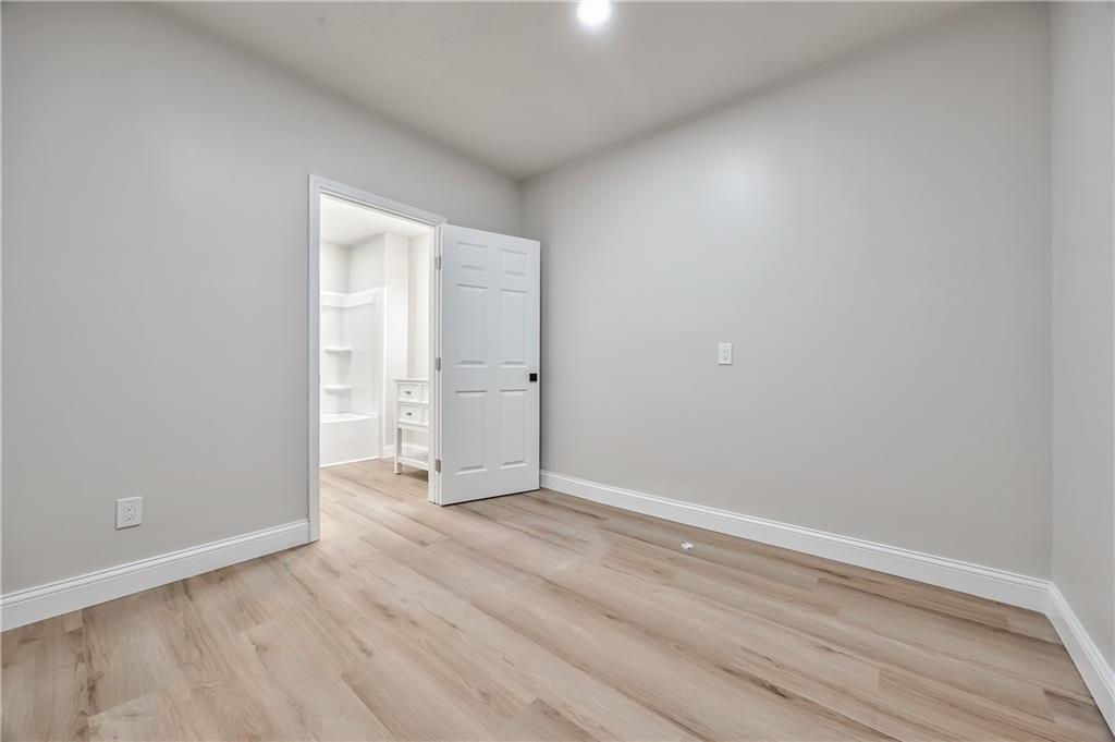 1172 WHITE OAK Lane