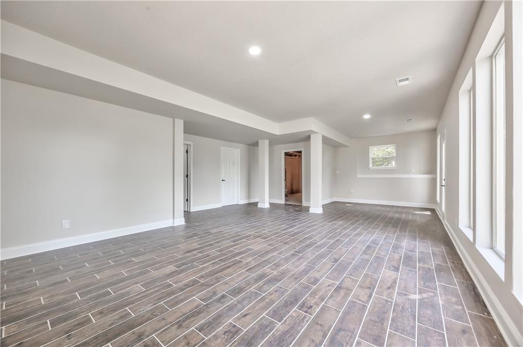 1172 WHITE OAK Lane