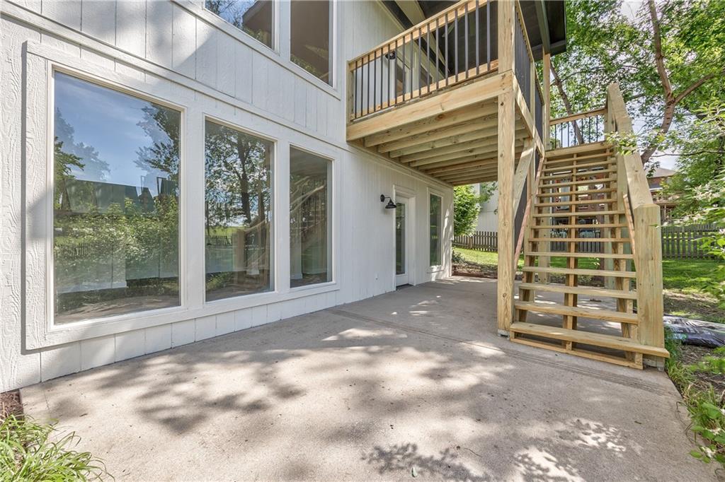 1172 WHITE OAK Lane