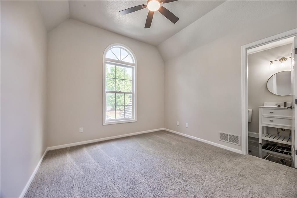 1172 WHITE OAK Lane