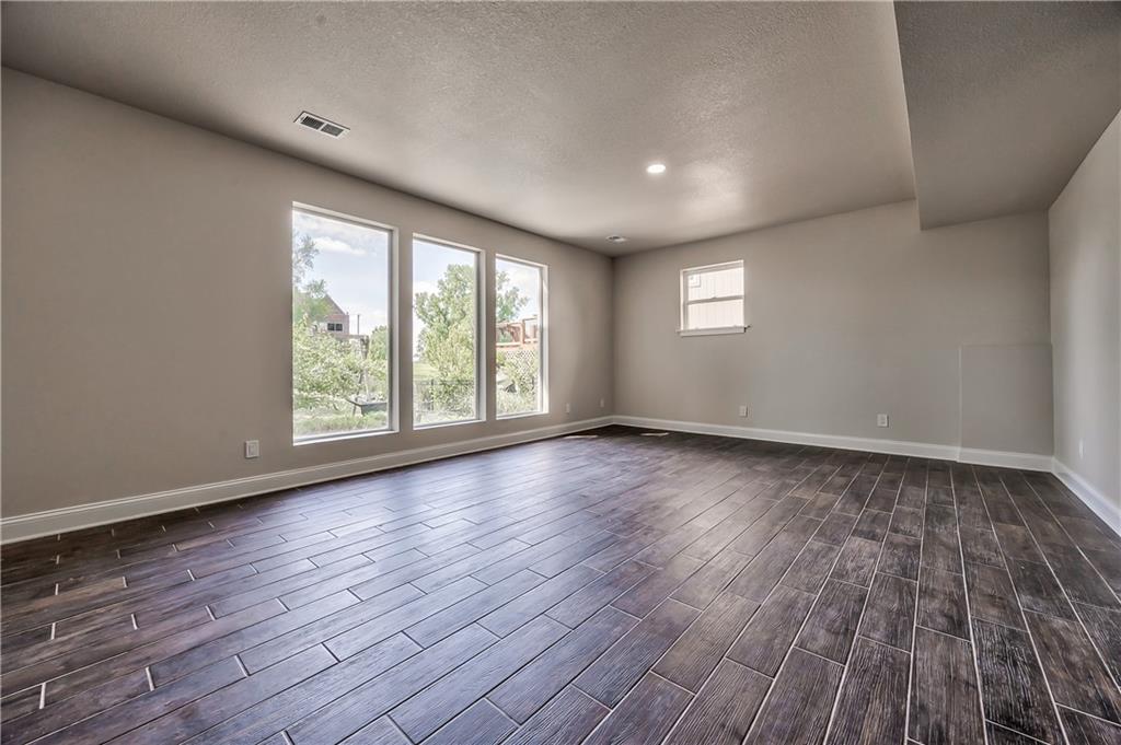 1172 WHITE OAK Lane