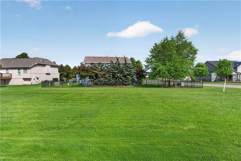 5835 LAKECREST Drive