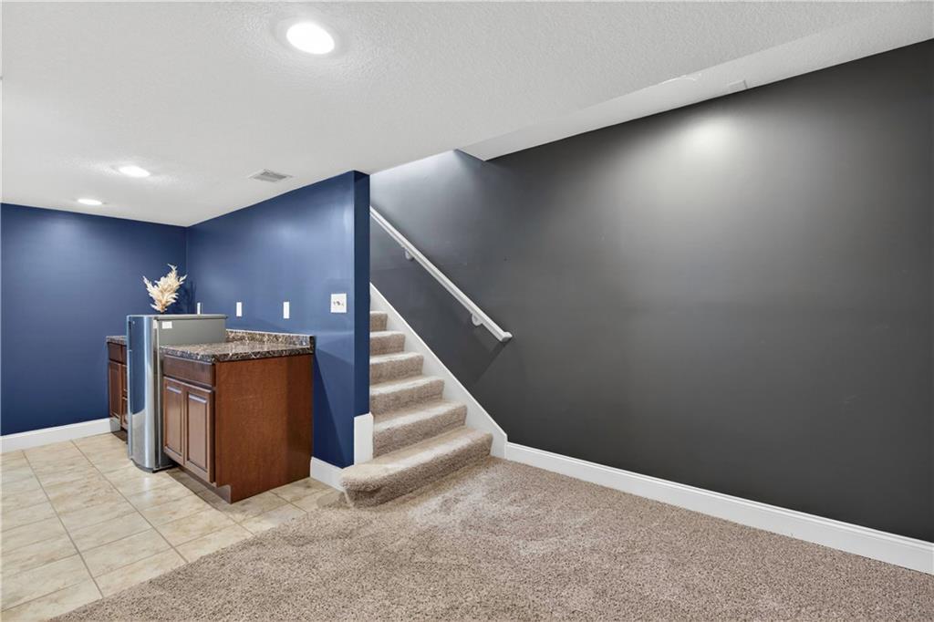 5835 LAKECREST Drive