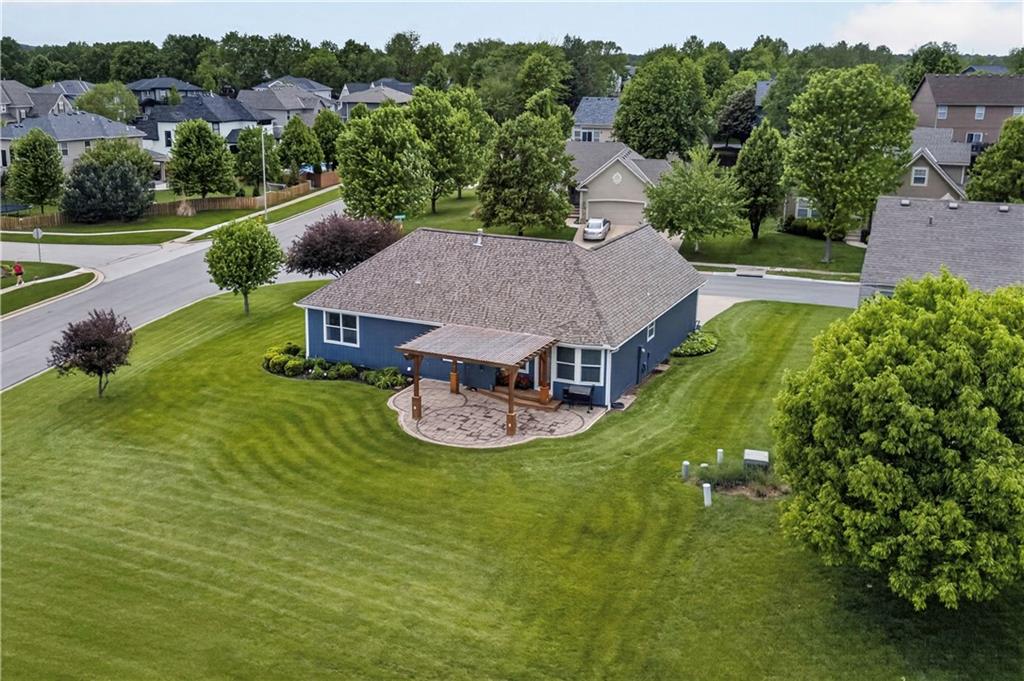 5835 LAKECREST Drive