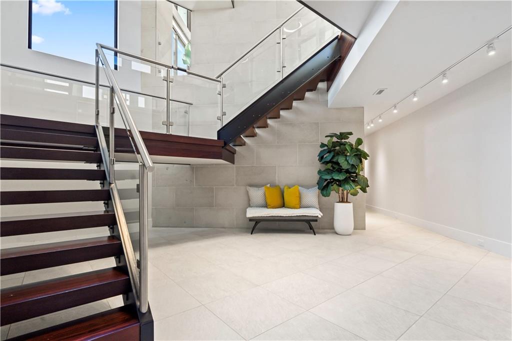 10712 W 165th Street