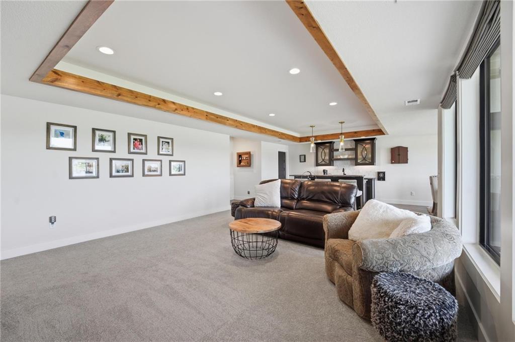 4261 Lakeshore Drive