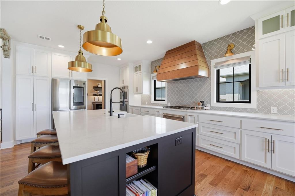 4261 Lakeshore Drive
