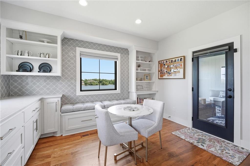 4261 Lakeshore Drive