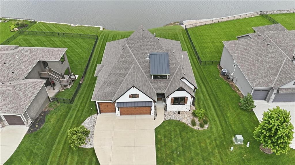 4261 Lakeshore Drive