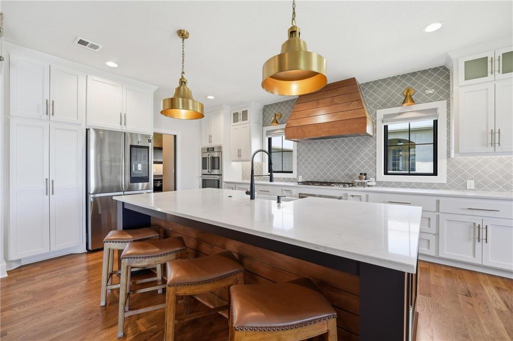 4261 Lakeshore Drive