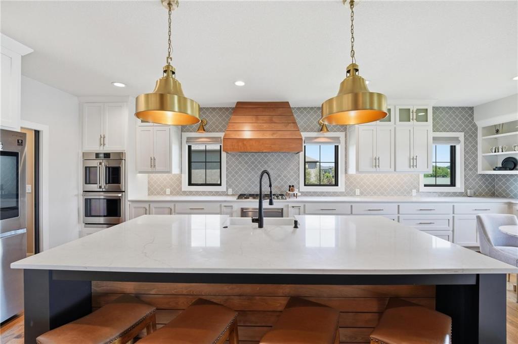 4261 Lakeshore Drive