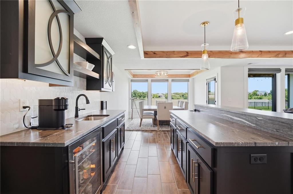 4261 Lakeshore Drive