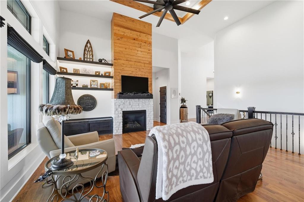 4261 Lakeshore Drive