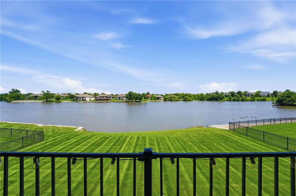 4261 Lakeshore Drive