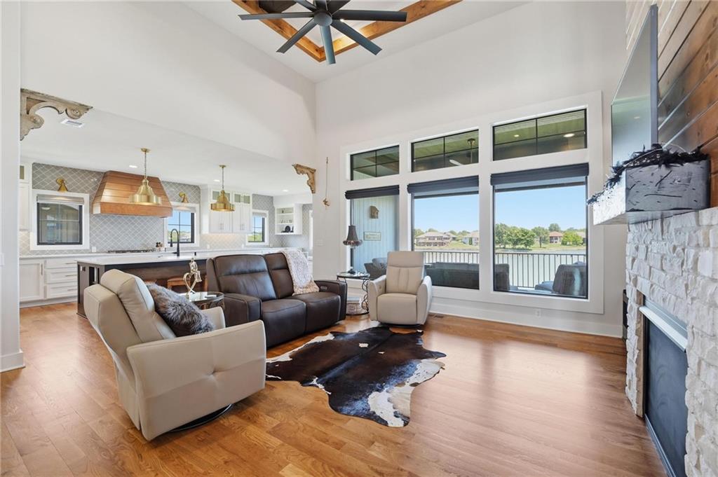 4261 Lakeshore Drive