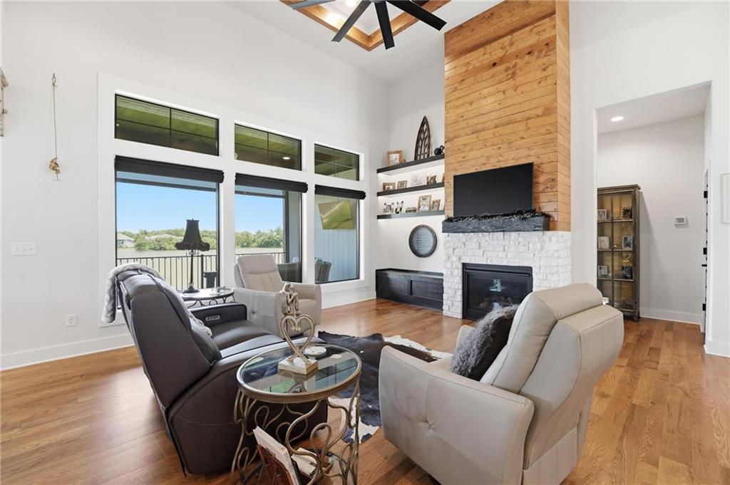 4261 Lakeshore Drive