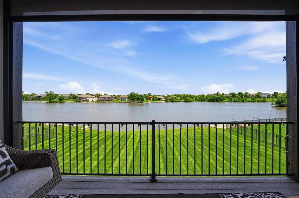 4261 Lakeshore Drive
